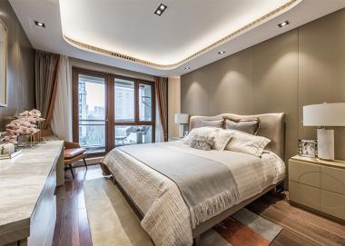 生活與時(shí)尚態(tài)度承襲寶格麗一貫的優(yōu)雅姿態(tài)